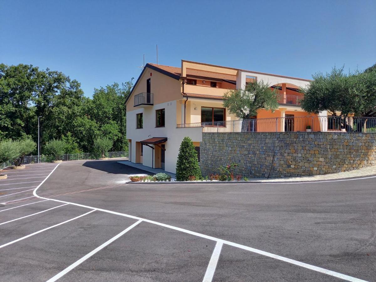 Hotel Ristorante Villa Terry Lauria Inferiore Exterior photo
