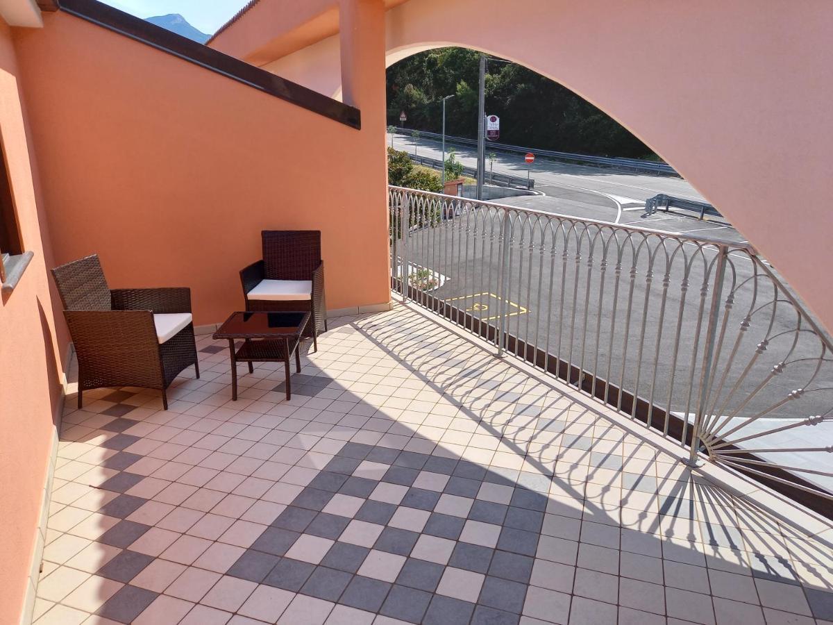 Hotel Ristorante Villa Terry Lauria Inferiore Exterior photo